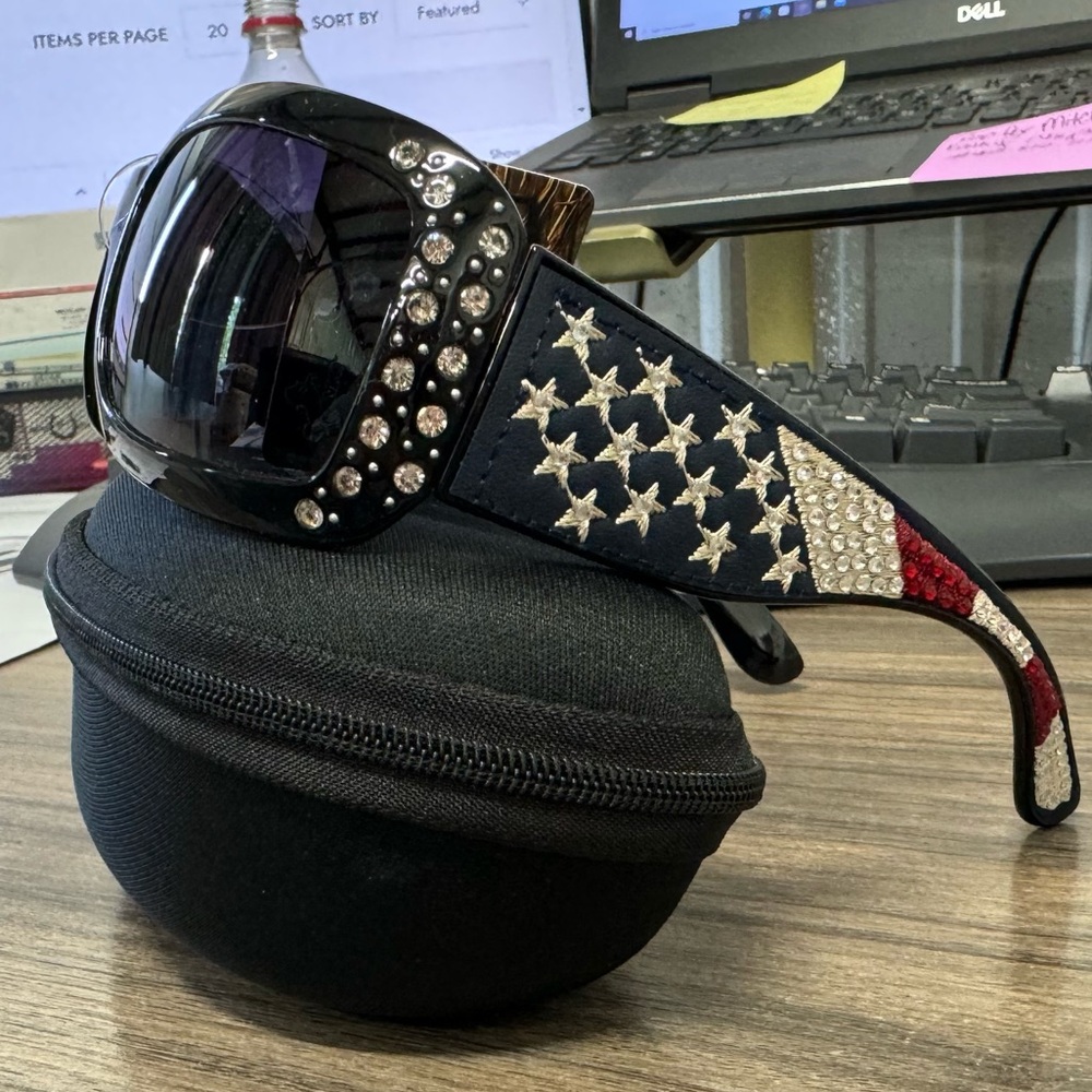 Montana West American Flag Sunglasses & case
